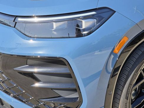 New 2026 Volkswagen Tiguan SE R-Line FWD image 6