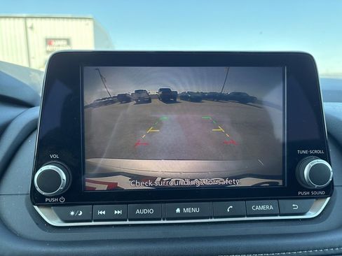 Used 2025 Nissan Rogue SV image 35