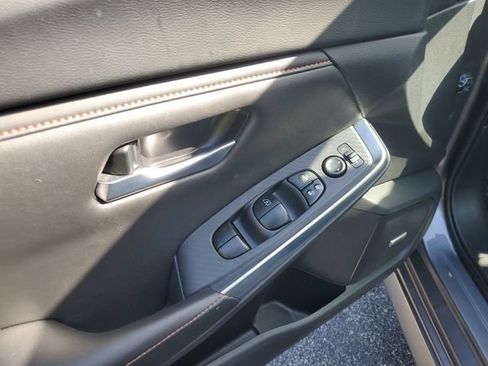 Used 2023 Nissan Sentra SR w/ SR Premium Package FWD image 12