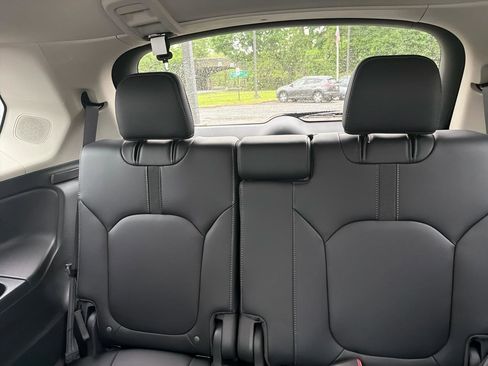Used 2025 Honda Pilot Touring image 24