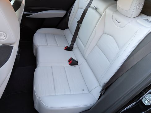 Used 2024 Cadillac XT4 Sport image 17