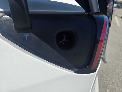 Used 2022 Tesla Model Y Performance AWD/4WD image 16