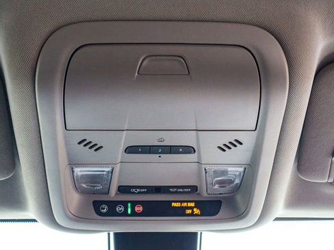 Used 2023 GMC Terrain SLT image 18