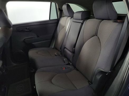 Used 2023 Toyota Highlander LE image 18