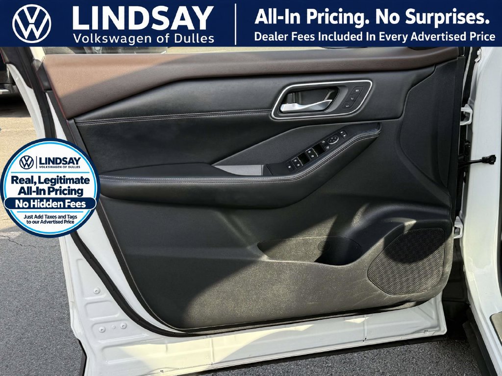 Used 2022 Nissan Rogue Platinum AWD/4WD image 9