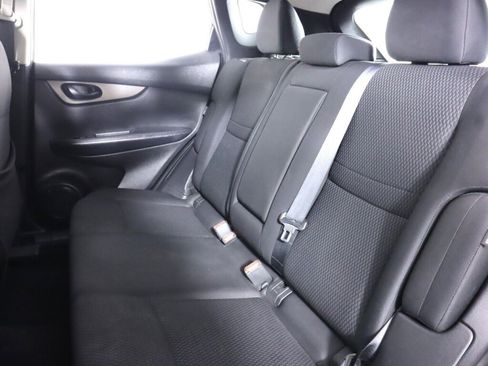 Used 2020 Nissan Rogue Sport S image 32