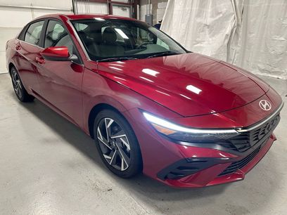 Used 2025 Hyundai Elantra SEL w/ Cargo Package