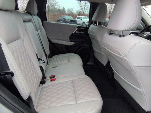 Used 2023 Mitsubishi Outlander SEL image 28