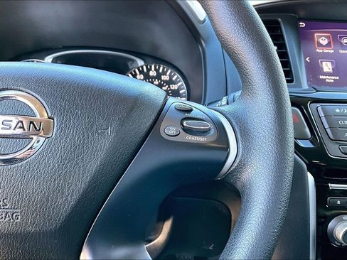 Used 2020 Nissan Pathfinder S image 12