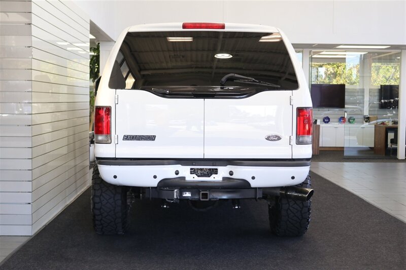 Used 2005 Ford Excursion XLT AWD/4WD image 9