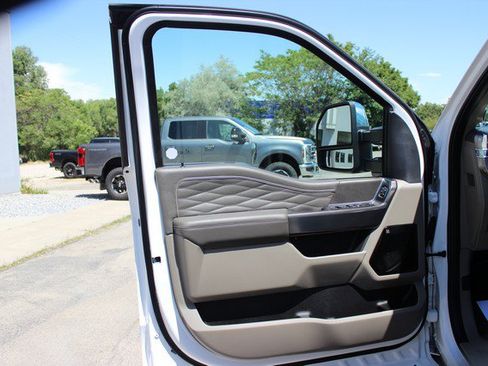 Used 2025 Ford F350 Platinum w/ Platinum Plus Package AWD/4WD image 19