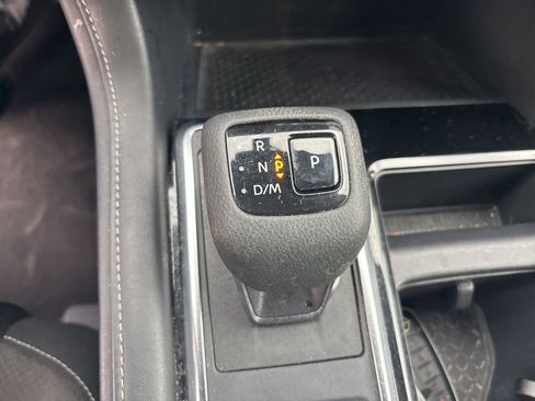 Used 2023 Nissan Pathfinder SL AWD/4WD image 12