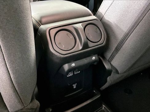 Used 2025 Jeep Wrangler Unlimited Sahara AWD/4WD image 9