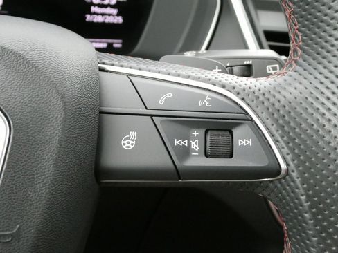 Used 2022 Audi SQ5 Prestige w/ Prestige Package image 17