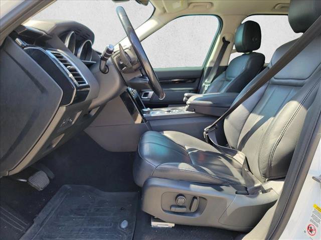 Used 2017 Land Rover Discovery SE AWD/4WD image 17