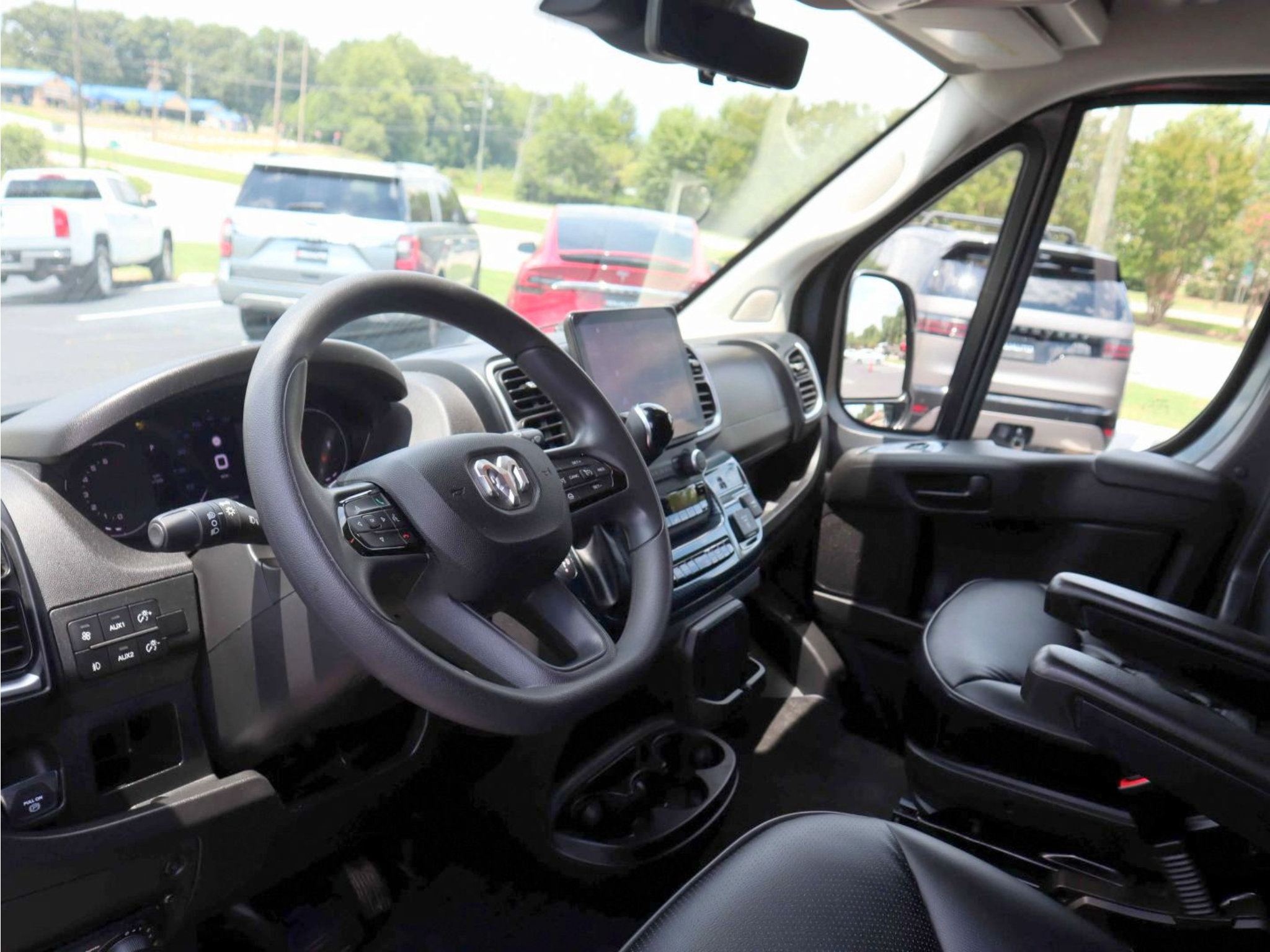 Used 2023 RAM ProMaster 2500 w/ Premium Convenience Group (B) FWD image 16