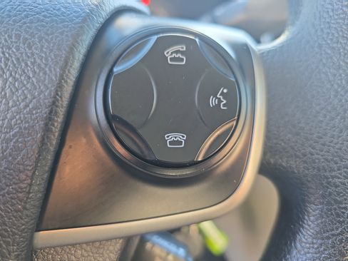 Used 2014 Toyota Camry L image 18