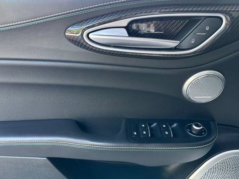 Used 2017 Alfa Romeo Giulia Quadrifoglio RWD image 11