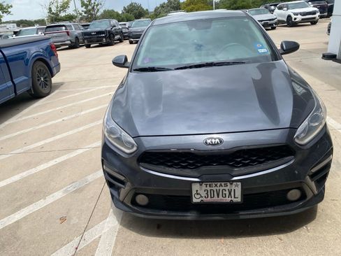 Used 2020 Kia Forte LXS FWD image 2