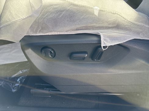 New 2026 Volkswagen Atlas SE image 12