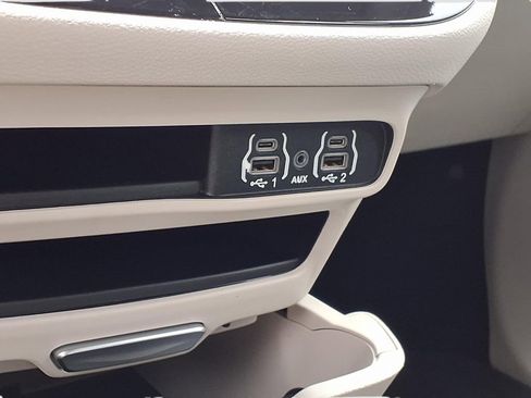 Used 2023 Chrysler Voyager LX image 25