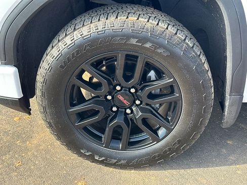 Used 2024 GMC Sierra 1500 Elevation w/ Preferred Package image 11