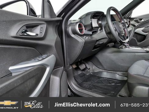 Certified 2025 Chevrolet Trax RS w/ Sunroof Package FWD image 7