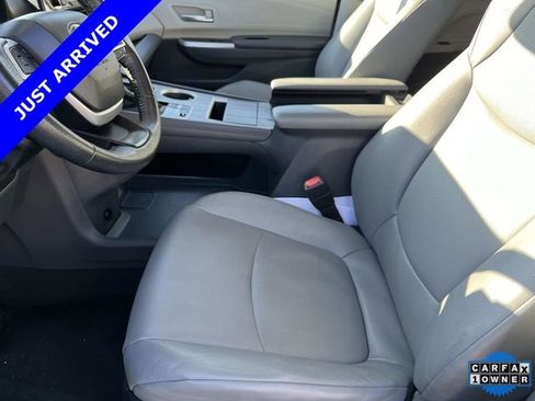 Used 2024 Toyota Sienna XLE image 28