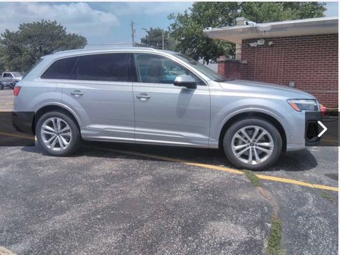 Used 2025 Audi Q7 3.0T Premium Plus AWD/4WD image 2