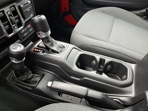 Used 2024 Jeep Wrangler Unlimited Sport AWD/4WD image 33