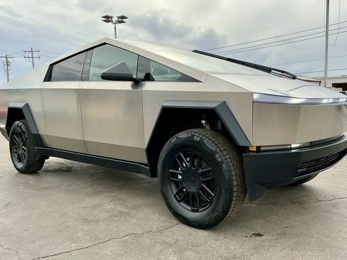 Used 2024 Tesla Cybertruck AWD Crew Cab image 6