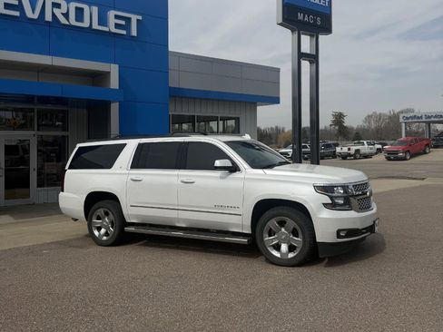 Used 2018 Chevrolet Suburban LT w/ LT Signature Package image 4