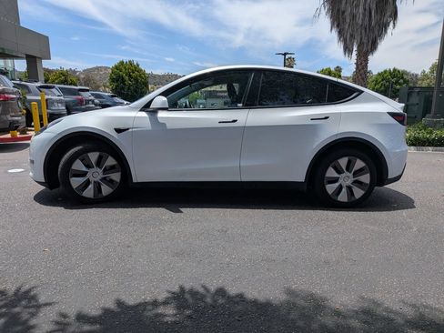 Used 2023 Tesla Model Y Long Range AWD/4WD image 5