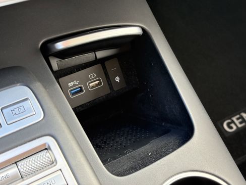 Used 2022 Genesis GV70 2.5T w/ Advanced Package image 25