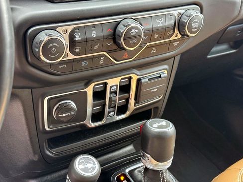 Used 2023 Jeep Wrangler Unlimited Sahara w/ Cold Weather Group image 17