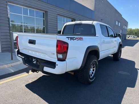 Used 2019 Toyota Tacoma TRD Off-Road w/ Technology Package AWD/4WD image 7