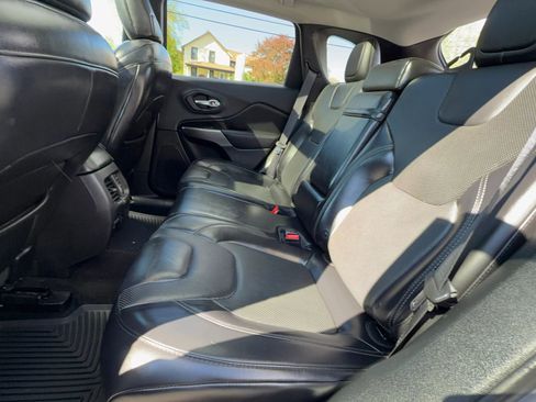 Used 2019 Jeep Cherokee Limited AWD/4WD image 18