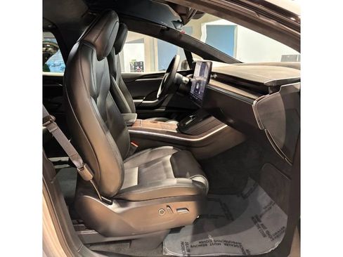 Used 2025 Tesla Model X image 19