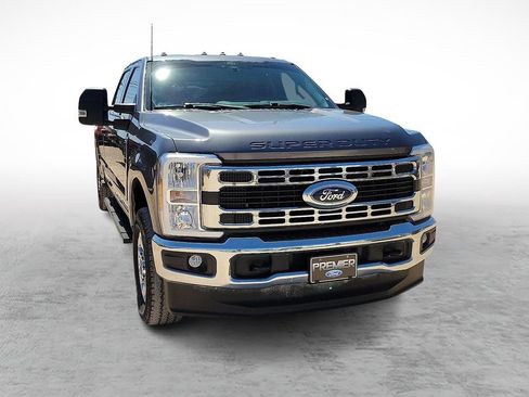 Used 2024 Ford F250 XLT image 2
