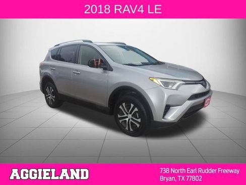 Used 2018 Toyota RAV4 LE FWD image 1
