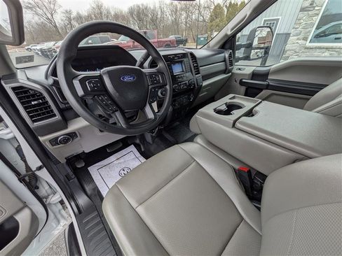Used 2022 Ford F250 XL w/ Power Equipment Group image 16