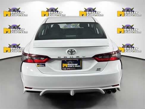 Used 2022 Toyota Camry SE image 6
