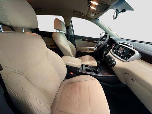 Used 2017 Kia Sorento LX image 28