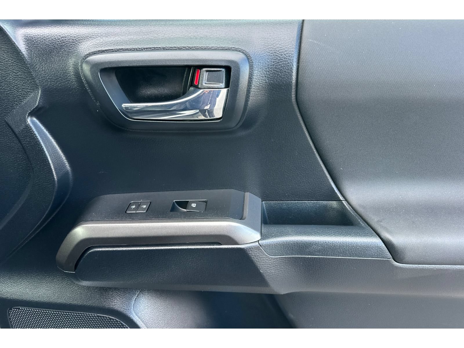Used 2018 Toyota Tacoma TRD Pro AWD/4WD image 18