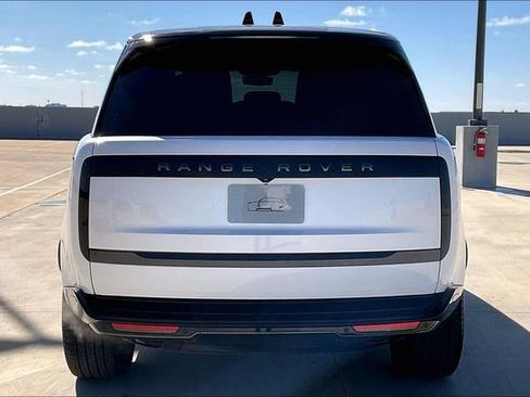 Used 2025 Land Rover Range Rover Long Wheelbase SE image 4