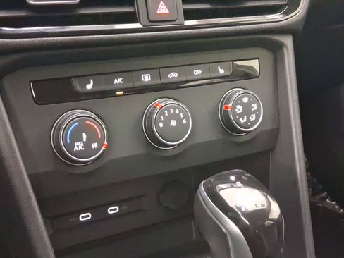 Used 2022 Volkswagen Taos SE image 22