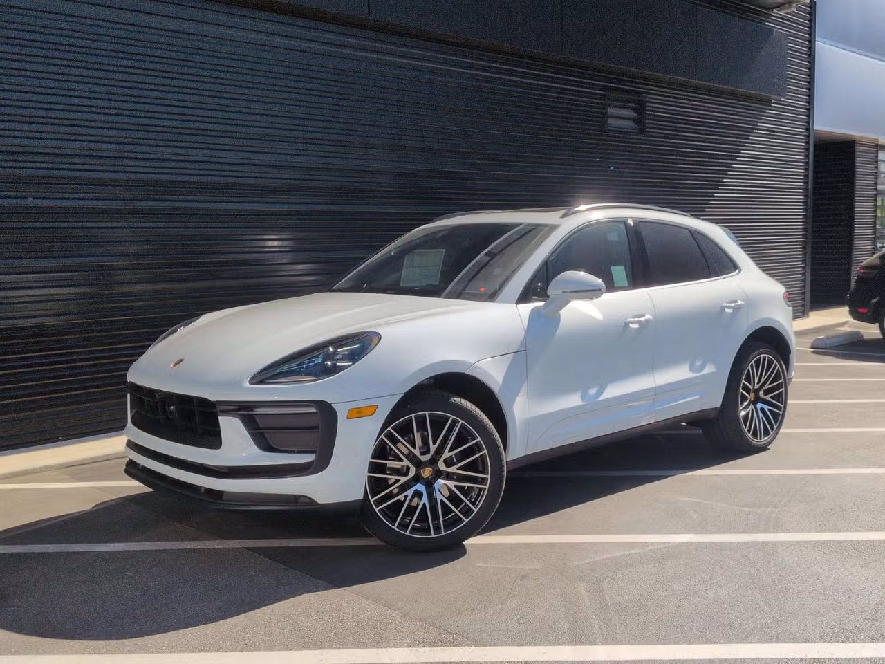 Certified 2026 Porsche Macan AWD/4WD image 1
