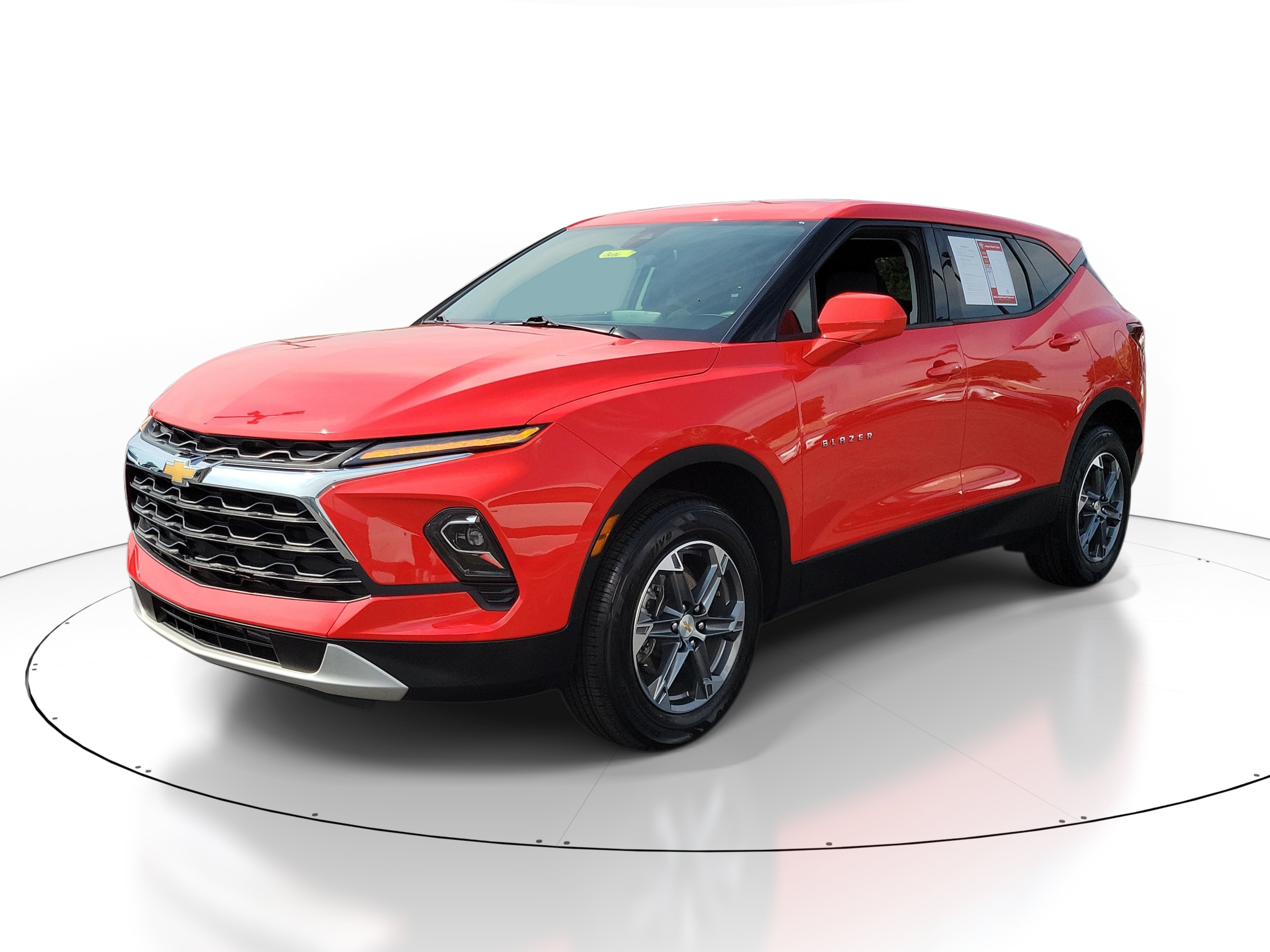 Used 2025 Chevrolet Blazer LT FWD image 2