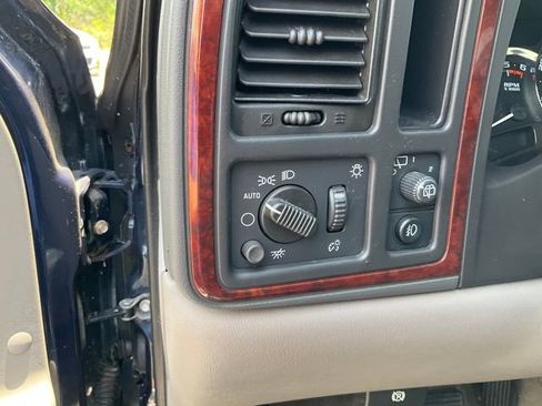 Used 2005 Cadillac Escalade AWD image 10
