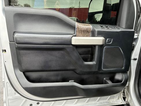 Used 2018 Ford F350 Lariat w/ Lariat Ultimate Package AWD/4WD image 12